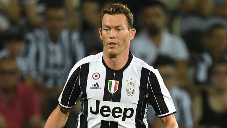Starhotels – Inter su Lichtsteiner, contatti tra le parti