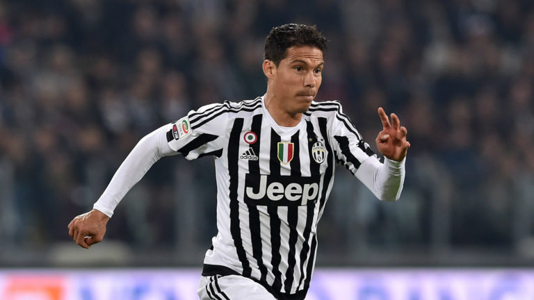 Juventus, Hernanes vola in Cina