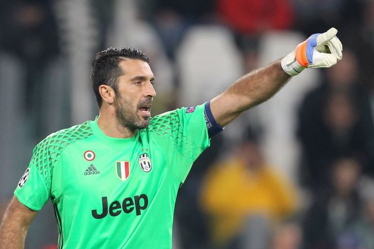 Buffon duro: “In Italia avversari si scansano”. Ma il club smentisce