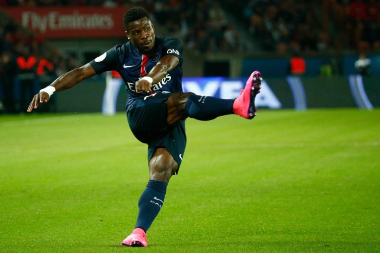 Inter, il rivale per Aurier è Mourinho: la situazione