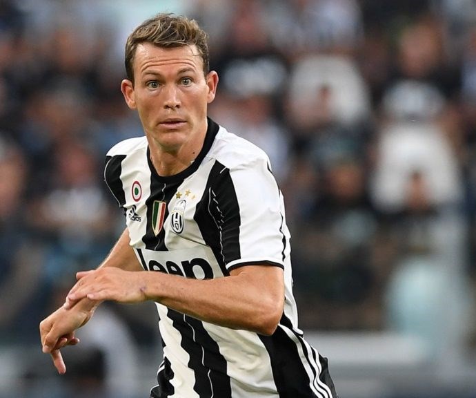 Juventus, Lichtsteiner vicino al Nizza