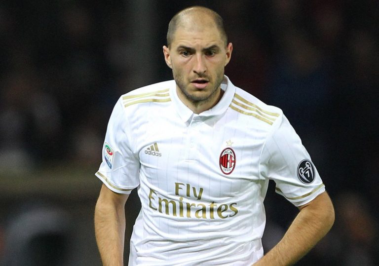 Milan, duello tra Sassuolo e Bologna per Paletta