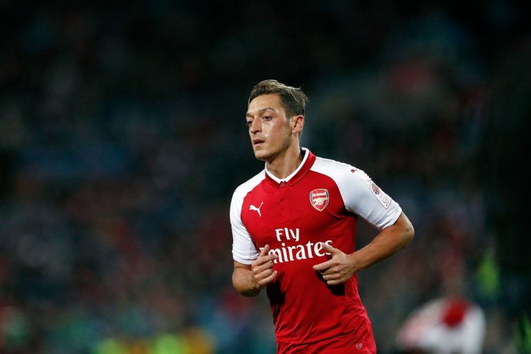 Arsenal, Ozil rifiuta il taglio dello  stipendio